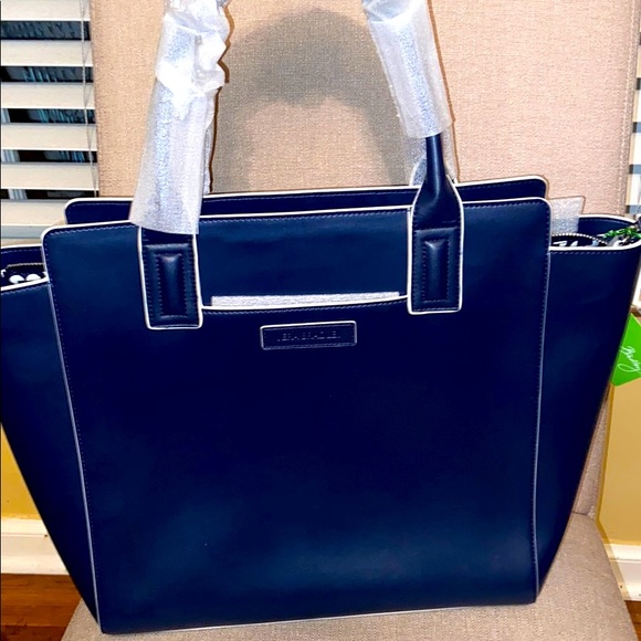 Vera Bradley Handbags - ❤️❤️VERA BRADLEY TOTE 👜 ❤️❤️